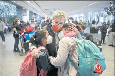  ?? DAI SUGANO — STAFF PHOTOGRAPH­ER ?? Luisa Amaya of Oakland hugs her nieces, Lizzette Amaya, 10, left, and Victoria Amaya, 13, who just arrived from El Salvador, on Monday, at San Francisco Internatio­nal Airport.