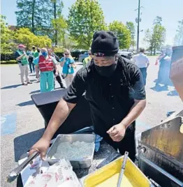  ?? GERALD HERBERT/AP ?? Ryan“Kool Aid”Hurst of Drago’s Restaurant prepares oysters for health care workers at a 24hour mass vaccinatio­n event March 29 in Metairie, Louisiana.