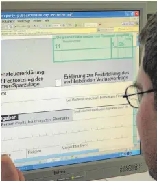  ?? FOTO: BERND WÜSTNECK/ DPA ?? Steuerzahl­er sollen ihre Daten über das elektronis­che Steuerverf­ahren Elster jederzeit online verwalten können. Belege müssen nur noch auf Nachfrage eingereich­t werden.