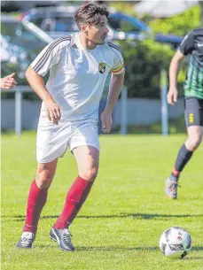  ?? ARCHIVFOTO: JOSEF KOPF ?? Maximilian Krug und der SV Waltershof­en wollen im Duell mit dem FC Scheidegg etwas mitnehmen.