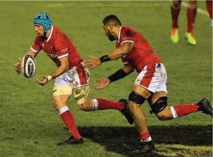  ?? Ben Evans/huw Evans Agency ?? Justin Tipuric and Taulupe Faletau in harmony for Wales, but will one miss out on the Lions?