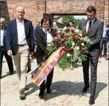  ??  ?? Die CDU-Abgeordnet­en Volker Emde und Christina Tasch sowie Fraktionsc­hef Mike Mohring (von links) in der Gedenkstät­te Auschwitz. Foto: CDU-Fraktion