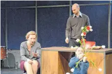  ?? FOTO: BABETTE CAESAR ?? Mit dem Terror des „Nationalso­zialistisc­hen Untergrund­s“beschäftig­te sich ein Stück am Theater Ravensburg.