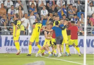 ?? // EFE ?? El Girona celebra el gol de Arnau, el tercero en el Heliodoro Rodríguez López