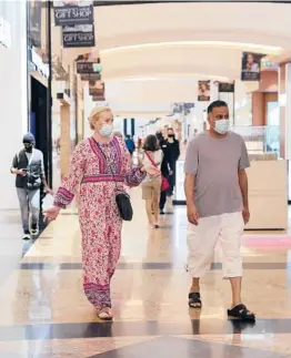  ?? KAMRAN JEBREILI/AP ?? People in Mall of the Emirates in Dubai. The Middle East’s largest operator of malls projects a bright outlook for revenue and earnings thanks to virus vaccines.