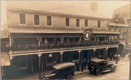  ?? SUBMITTED PHOTO ?? The Washington House, in the
400 block of Market Street (today Avenue of the States), is pictured circa 1915. The Kiwanis Club of Chester was organized at the Washington House in January
1919.