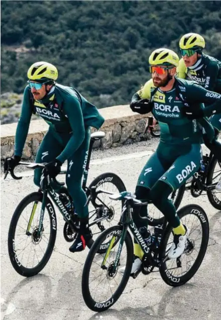  ?? © INSTAGRAM ?? Jordi Meeus (rechts) met zijn nieuwe lead-out Marco Haller op training in Mallorca.