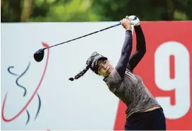  ?? Thananuwat Srirasant/Getty Images ?? Patty Tavatanaki­t, of Thailand, shot a 6-under 66 on Saturday to take a three-stroke lead after three rounds at the Siam Country Club outside Bangkok.