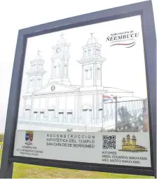  ??  ?? Primer plano del cartel acrílico que muestra el templo original.