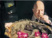  ?? EMILY V. DRISCOLL/BONSCI FILMS ?? Amazon CEO Jeff Bezos eats roasted iguana at the Explorers Club Annual Dinner in New York