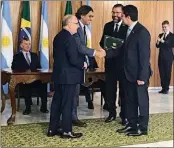  ??  ?? SONRISAS. Garavano, Faurie, Araujo y Moro (canciller y ministro de Justicia) tras la firma del tratado de extradició­n entre Argentina y Brasil.