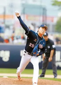  ?? Korea Times file ?? Bae Young-soo throwing a ball.