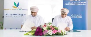  ??  ?? Representa­tives of be’ah and Oman Cement Company at the MOU signing