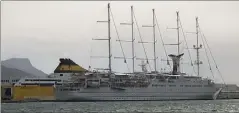  ?? (Photo Ma.D.) ?? Amarré à côté d’un ferry de la Corsica, le cinq-mâts goélette devrait stationner dans la rade au moins jusqu’à la fin de l’été.