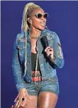  ?? WALTER BIERI, EUROPEAN PRESSPHOTO AGENCY ?? Celebritie­s have a lot of influence over trends. Singer Mary J. Blige makes denim short shorts fashionabl­e during a performanc­e July 9 in Zurich.