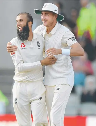  ?? Picture: GETTY IMAGES ?? NOT FAZED: England bowler Moeen Ali is congratula­ted after taking the final South Africa wicket during day four of the 4th Investec Test match last week in Manchester.