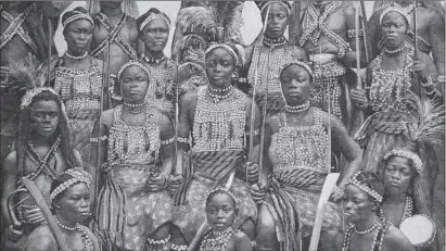 ?? ?? Đội quân nữ chiến binh Dahomey Amazons.