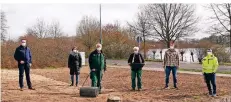  ?? FOTO: STADT NETTETAL ?? Michael Rauterkus, Heike Meinert, Jürgen Tüffers, Heinz Tüffers (beide Nabu), Nils Hauschild, Ingo Willmann-Russ (Baubetrieb­shof, v.l.).