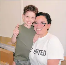  ?? ROXANA DE LA RIVA ?? Frances Torres y su hijo Diego son beneficiar­ios de la ayuda de United Way para compra de muebles.