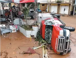  ?? MAX WENDER / CASA MILITAR ES ?? Em Mimoso do Sul, a enxurrada arrastou um caminhão dos Bombeiros