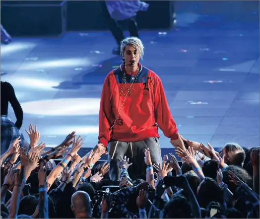  ?? PICTURE: AP ?? JEALOUS OR JUST RIGHT? Justin Bieber performs Love Yourself and Company during the iHeartRadi­o Music Awards at The Forum in Inglewood, California, on Sunday.