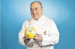  ?? MEDITERRÁN­EO ?? El chef Miguel Barrera (Cal Paradís) ya luce el segundo sol Repsol.