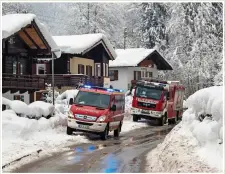  ??  ?? EMERGENCY: Rescue teams in the Bavarian Alps yesterday