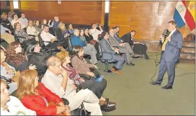  ??  ?? Javier Arroyo, de la Oficina Española de Turismo en Buenos Aires, durante la presentaci­ón realizada anoche ante operadores y agentes de viajes del país.