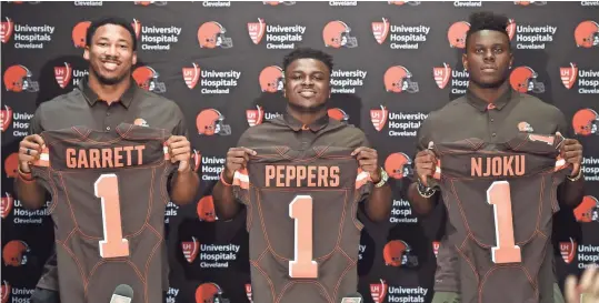  ?? KEN BLAZE, USA TODAY SPORTS ?? With firstround­ers Myles Garrett, Jabrill Peppers and David Njoku, the Browns could be on their way to reversing their fortunes.