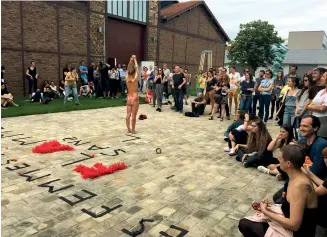  ??  ?? La galerie Thaddaeus Ropac à Pantin accueille Jeune Création le 29 juin pour un programme de performanc­es dans la cour de la galerie. La programmat­ion a été confiée à quatre artistes, membres de l’associatio­n.