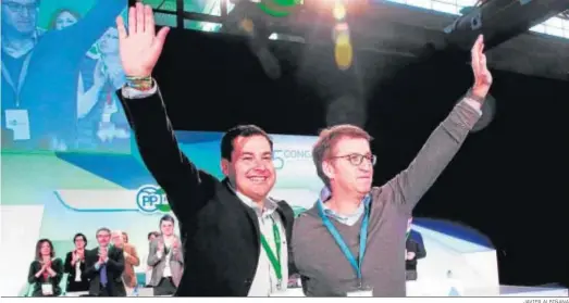  ?? JAVIER ALBIÑANA ?? Juanma Moreno, junto a Feijóo, en el congreso del PP andaluz de 2017.