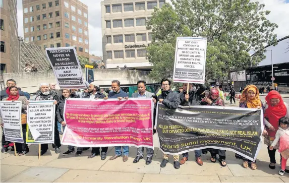  ??  ?? > Members of the World Sunni Movement during a demonstrat­ion on London Bridge yesterday