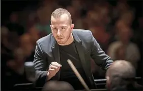  ??  ?? Le chef Yannick Nézet-Séguin a dirigé la Symphonie no 4 de Tchaïkovsk­i.