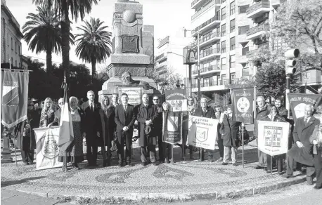  ??  ?? Las asociacion­es italianas y el cónsul de ese país en la ciudad, Antonio Petrarulo, durante el acto del pasado 2 de junio.