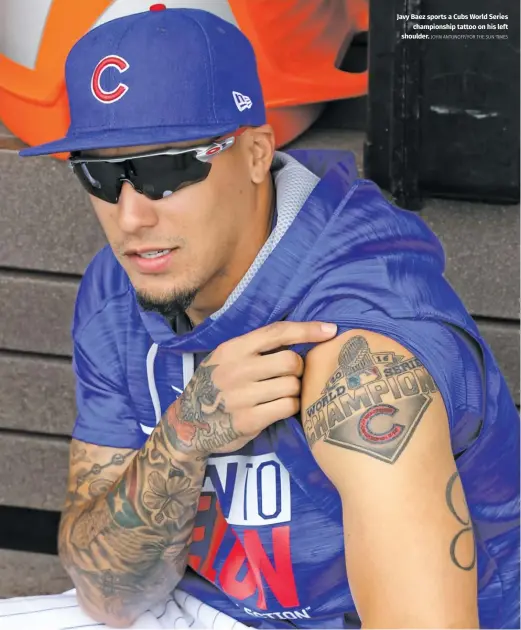  ?? JOHN ANTONOFF/FOR THE SUN-TIMES ?? Javy Baez sports a Cubs World Series
championsh­ip tattoo on his left shoulder.