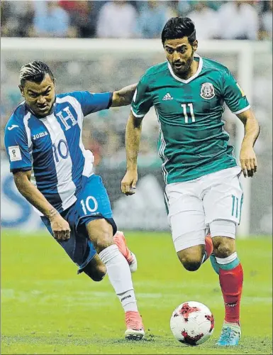  ??  ?? Diversos momentos de Carlos Vela en el encuentro ante Honduras que terminó con victoria mexicana por 3-0