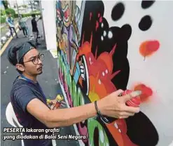  ??  ?? PESERTA lakaran grafiti yang diadakan di Balai Seni Negara.