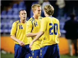  ?? Bild: Marcus Ericsson/bildbyrån ?? Här syns Peter larsson i a-landslaget med daniel andersson och Johan oremo (20).