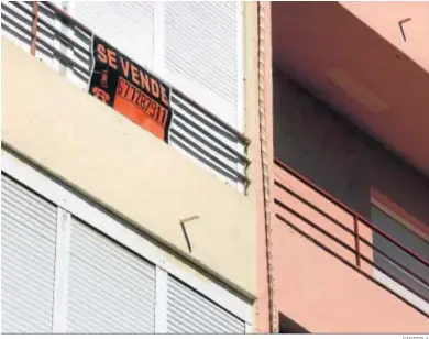  ?? CANTERLA ?? Un cartel anuncia un piso en venta en Huelva