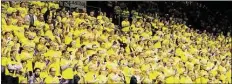  ?? BILD: MARTIN REMMERS ?? Alle in Gelb: So wie im Finale der Vorsaison gegen Bamberg soll es auf den Rängen der Arena immer aussehen, wünscht sich der Fanclub „Thundersto­rm“.