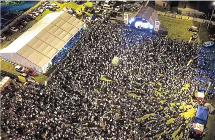  ?? Picture: SUPPLIED ?? CROWD PULLER: An aerial view of some of the 10,500 people attending the Ecawa Music Festival on Christmas Eve.