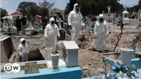  ??  ?? Bestattung der Corona-Toten in Ecatepec de Morales in der Nähe von Mexiko-Stadt im Juni 2020