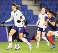  ?? David Vincent / Associated Press ?? The United States’ Alex Morgan controls the ball before scoring a goal during an internatio­nal friendly match against France on Tuesday.