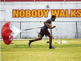  ?? Mark Mulligan / Staff photograph­er ?? Above: Jamarian Lewis, a sophomore at Milby High School, trains at Bayland Park for the upcoming football season.