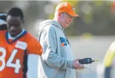  ??  ?? Broncos interim offensive coordinato­r Bill Musgrave is being counted on to improve the passing game. He is filling the position vacated by Mike McCoy, who was fired Monday.