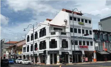  ?? PICTURES: JEAN YIP GROUP ?? The four corner shop units on East Coast Road which are tenanted to NineThirty by Awfully Chocolate on the first level and 9Round Fitness Gym on the second level