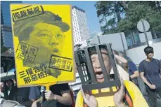  ?? — Reuters ?? A demonstrat­or holds cardboard jail bars, as he protests against the jailing of student leaders Joshua Wong, Nathan Law and Alex Chow, in Hong Kong on Sunday.