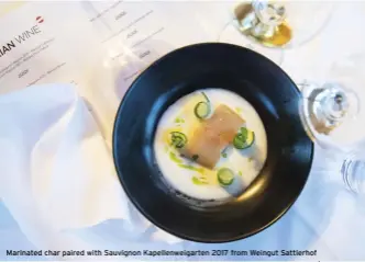  ??  ?? Marinated char paired with Sauvignon Kapellenwe­igarten 2017 from Weingut Sattlerhof