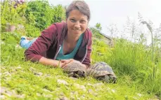  ?? FOTO: DPA ?? Bei Ines Kosin können sich die Tiere durch den großzügige­n Garten bewegen.