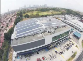  ??  ?? Compromiso. En América Latina, en los últimos cinco años, Panasonic ha realizado diversos proyectos con energía de paneles solares.